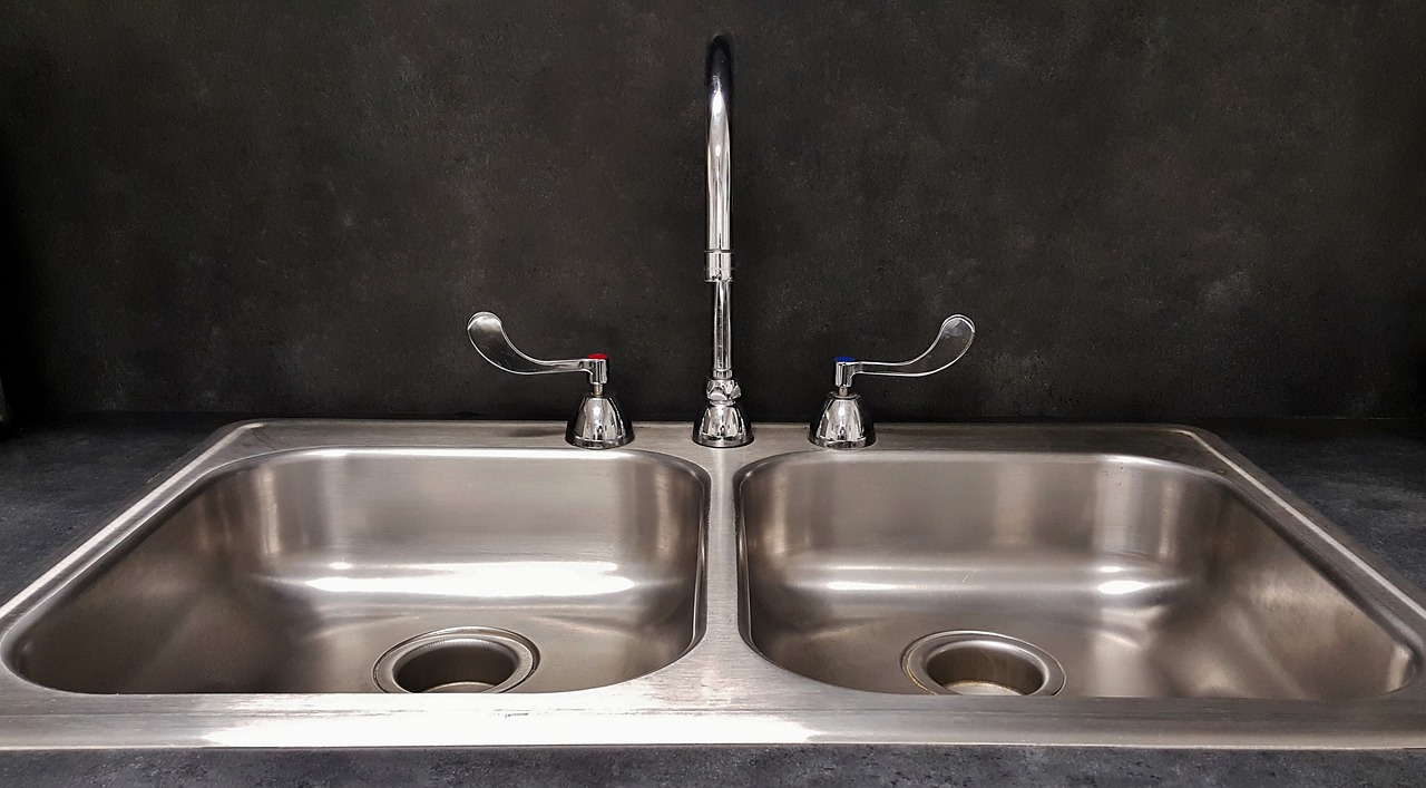 Can I Clean Kitchen Sink With Vinegar? Tips and Precautions