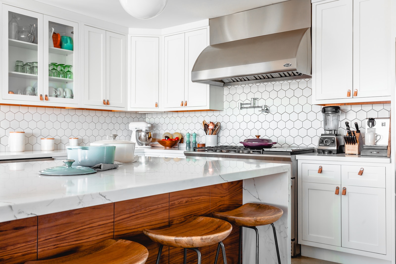 Who Should Organize Your Kitchen? DIY Vs. Professional Help