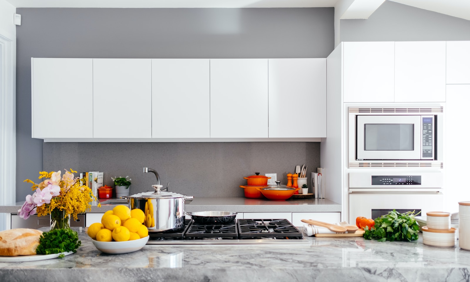 How Do Professionals Clean Kitchens? Insider Insights